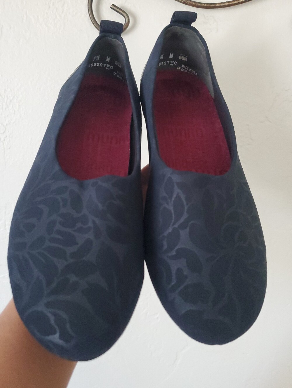 Munro Women’s Iriana Nevy Slip-On Comfort Flats